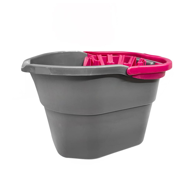 Bucket with Wringer