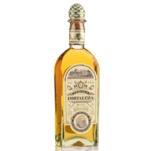 Tequila Fortaleza Añejo (pz)